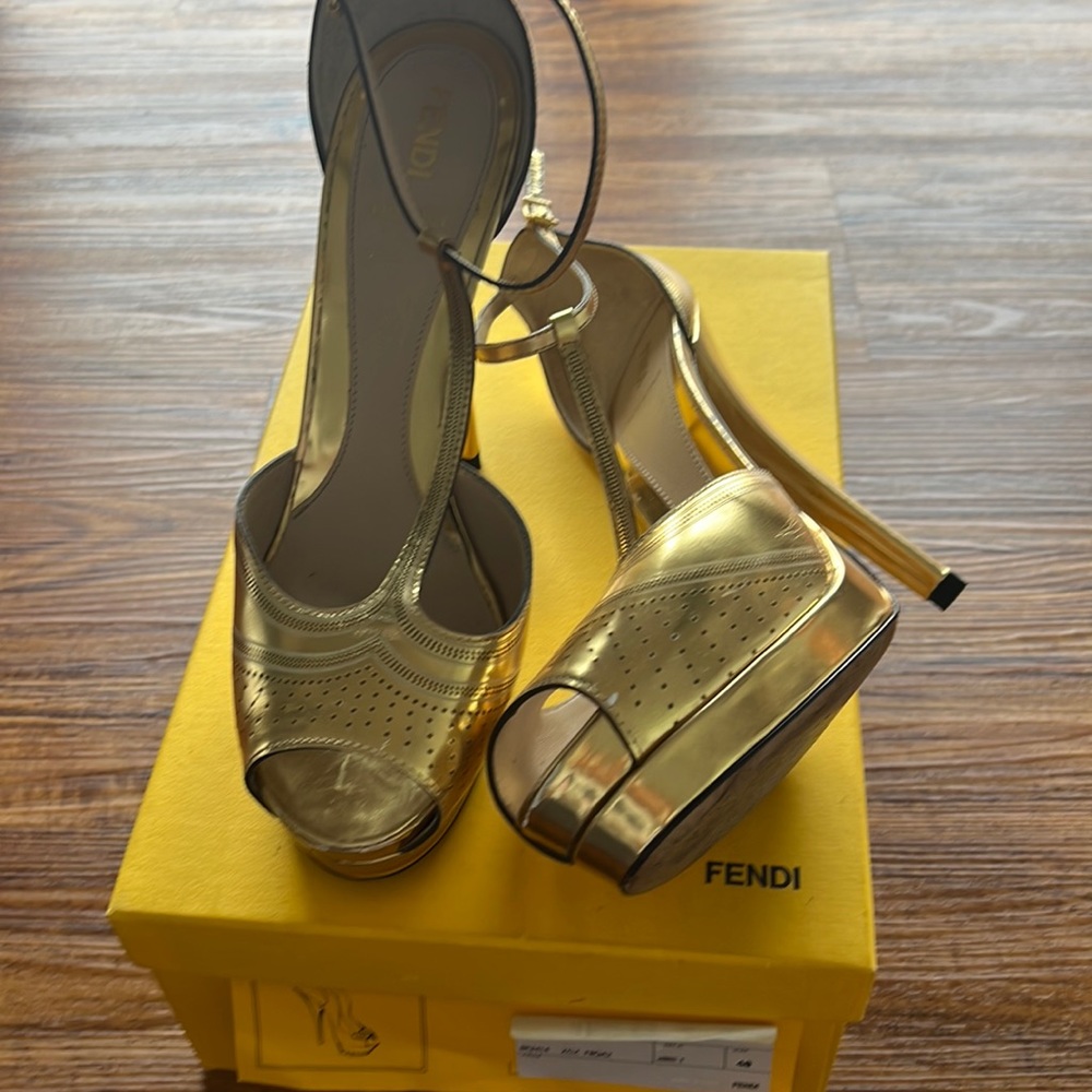 Fendi Spuntata Gold size 40